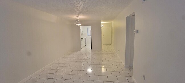 Building Photo - 600 SW 2nd Ave