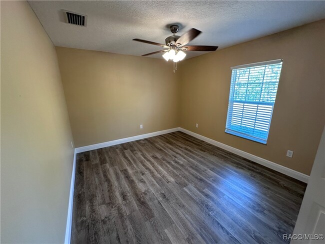 Building Photo - 9149 N Saponaria Dr
