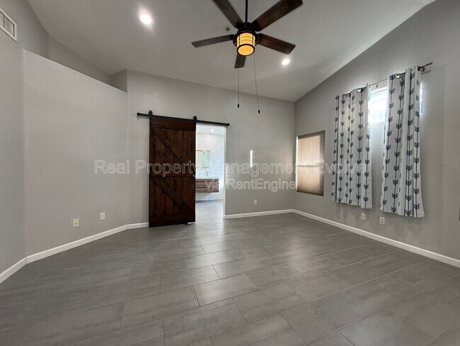 Building Photo - 3085 N 87th Pl