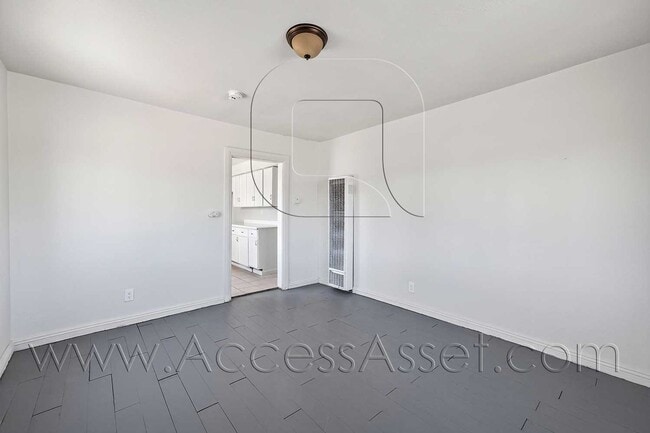 Building Photo - Cozy 1 Bed/1 Bath Duplex Home With Amazing Mountain Views In Barstow!