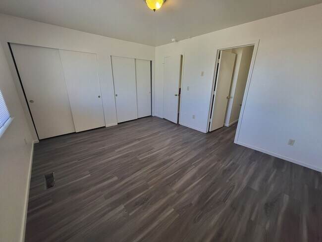 Building Photo - VAL0407