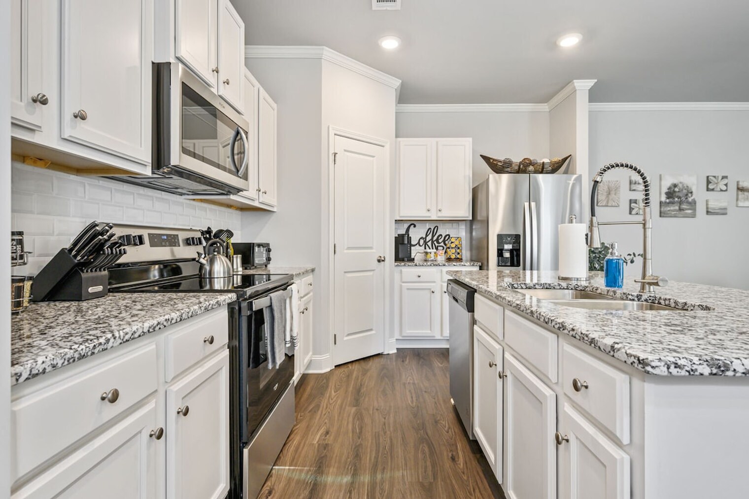 Building Photo - 2059 Pinnacle Walk