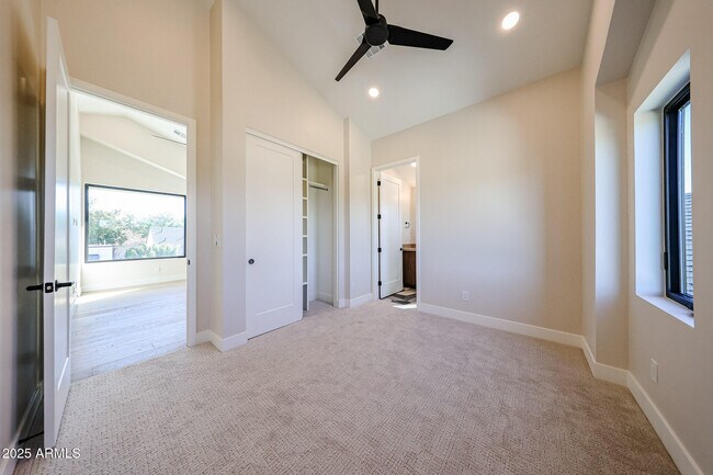 Building Photo - 6314 N 10th Dr