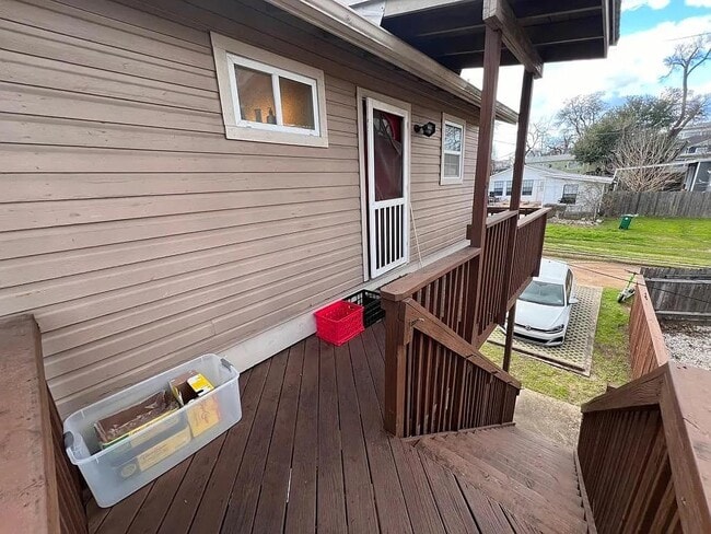 Building Photo - 2007 La Casa Dr