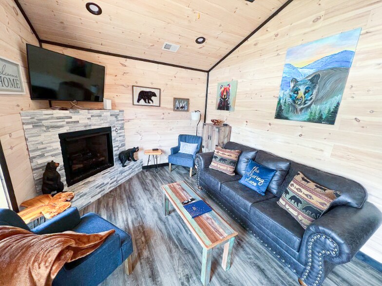 Building Photo - 4227 Round Top Way