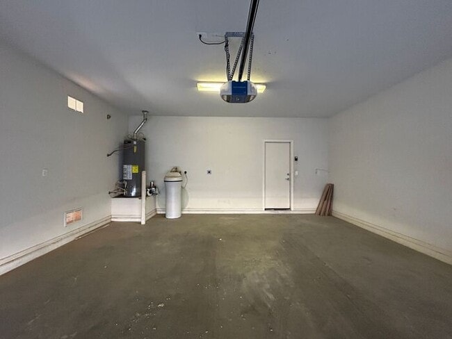 Building Photo - 7635 W Springfield Wy