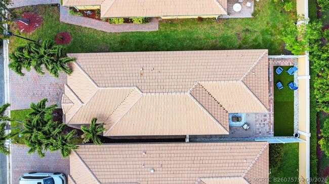 Building Photo - 3387 Commodore Ct