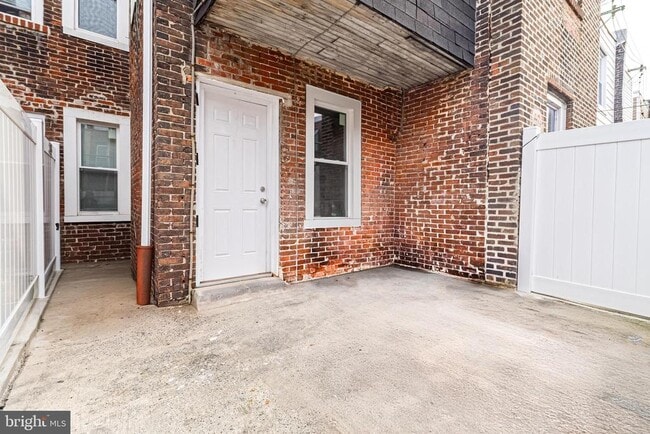 Building Photo - 1528 S Hollywood St