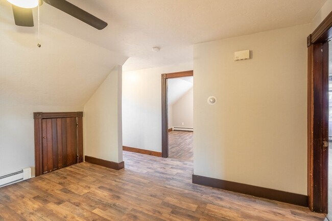 Building Photo - 85 E Main St