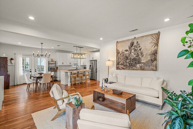 Building Photo - 2200 Hurley Ave