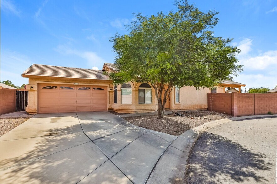 Primary Photo - 115 N Ramada Cir