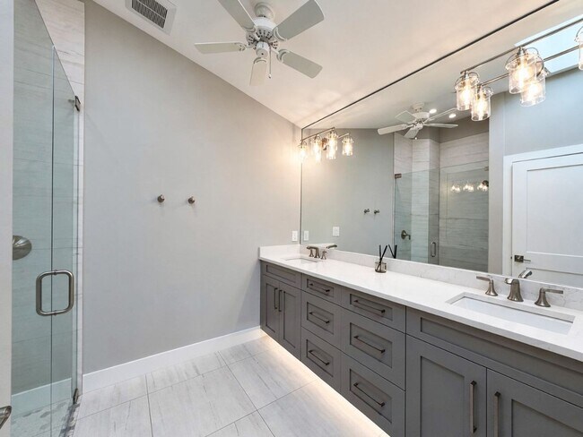 Building Photo - Beautifully renovated 3/2 home now available in the desirable Villages at Country Creek!