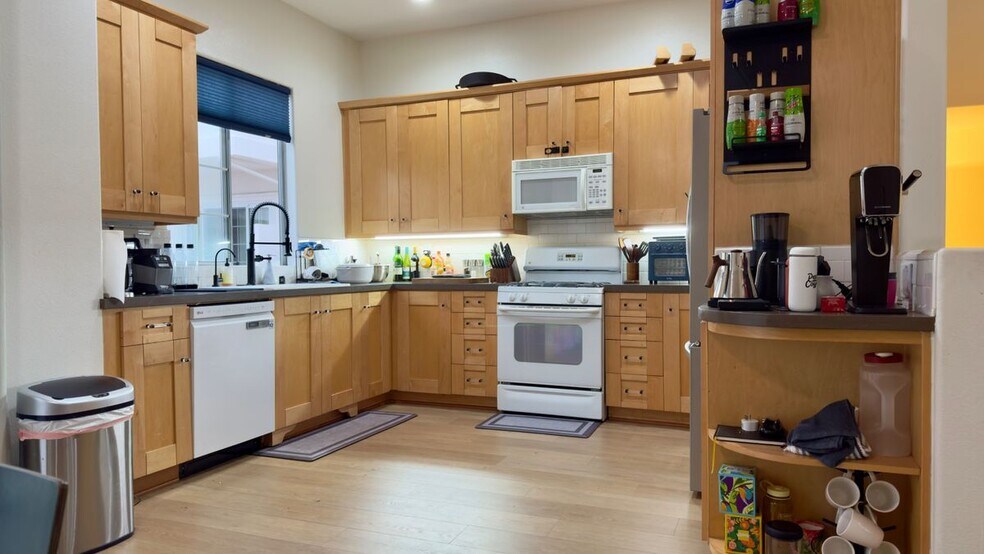 Building Photo - 2936 Ballesteros Ln