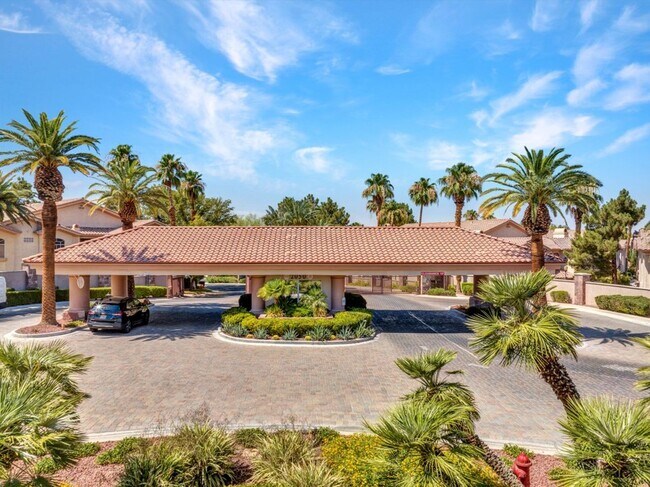 Building Photo - Beautiful 2 Bed 2 Bath ground floor condo in Guard Gated Green Valley Community. 1 Car garage!