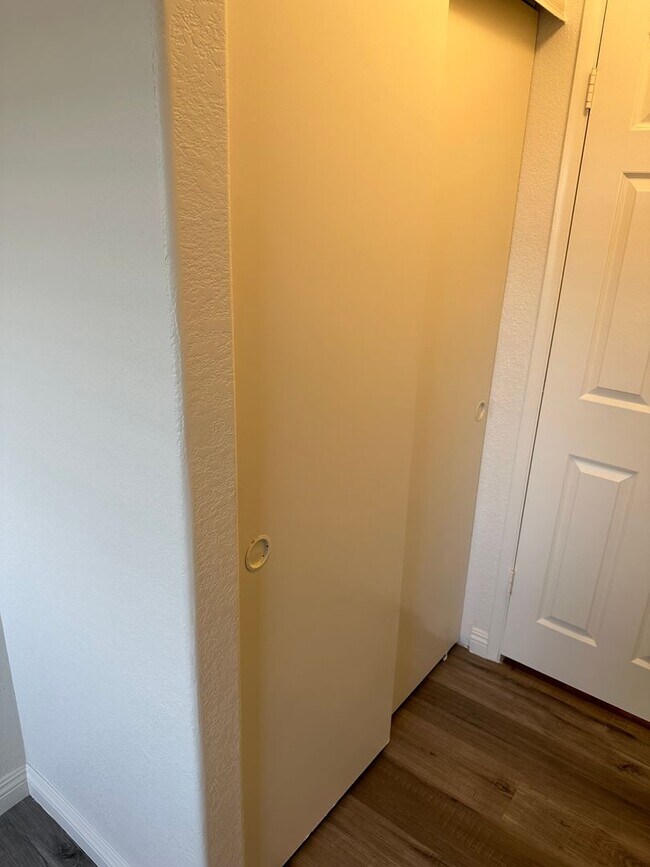 Building Photo - SW!! 2 Bedroom Condo!! 1st Floor!! Newly r...