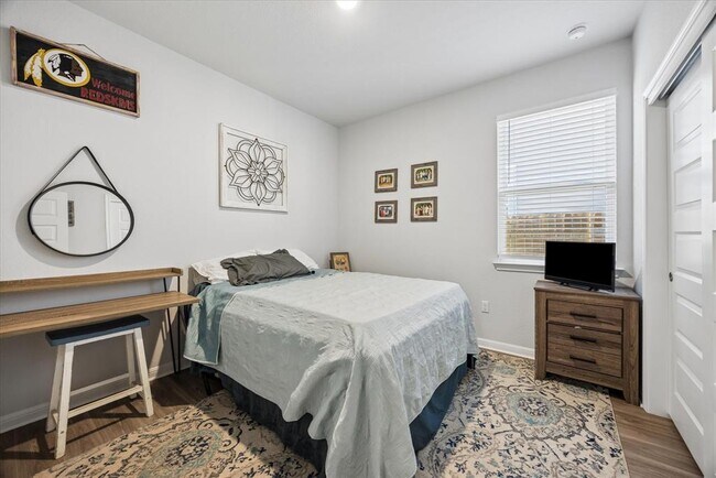 Building Photo - 8300 Augeron Dr