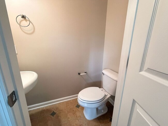 Building Photo - Available now. Beautiful, FULLY REMODELED 3 BR/2.5 BA Home in Tanner Plantation!