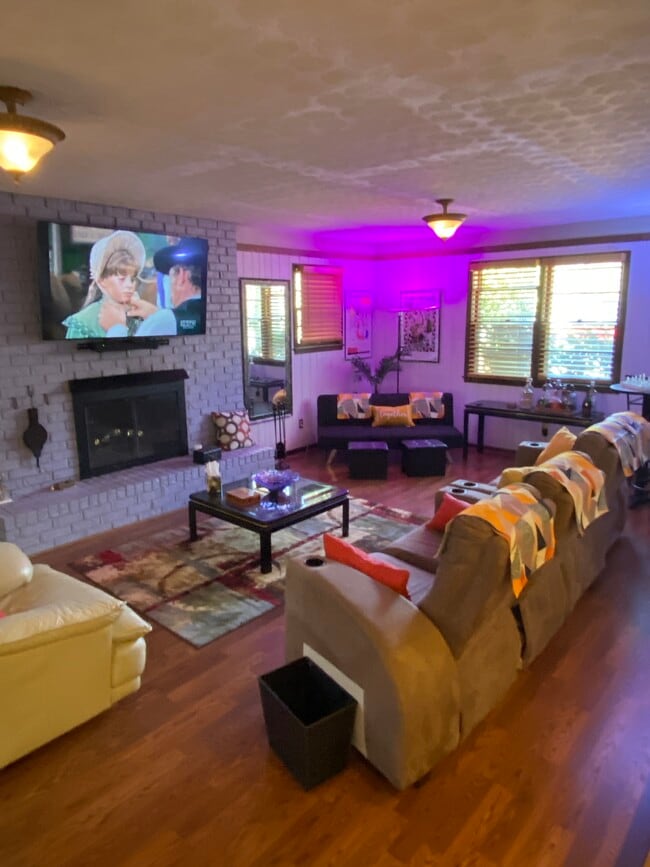 Building Photo - 1396 Windburn Dr