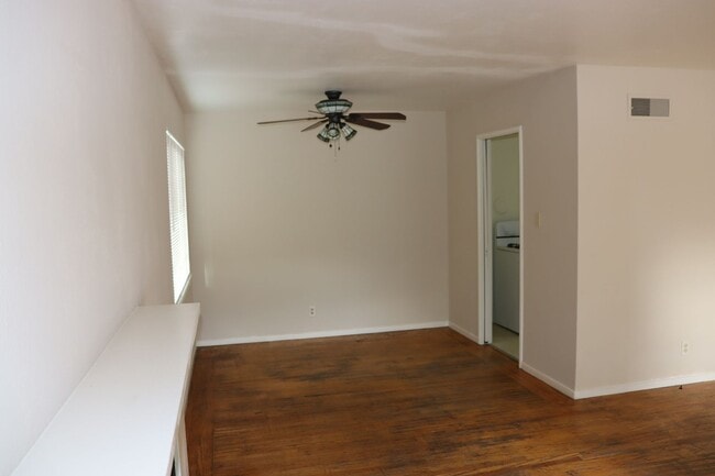 Building Photo - 3 Bedroom/ 2 Bath Original Rancher in Santa Clara Open House 12/13 11 AM-12 PM