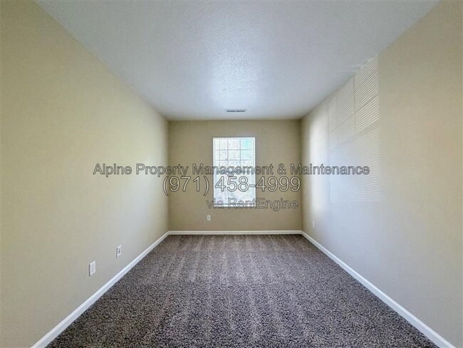 Building Photo - 5758 NE Damsel Dr