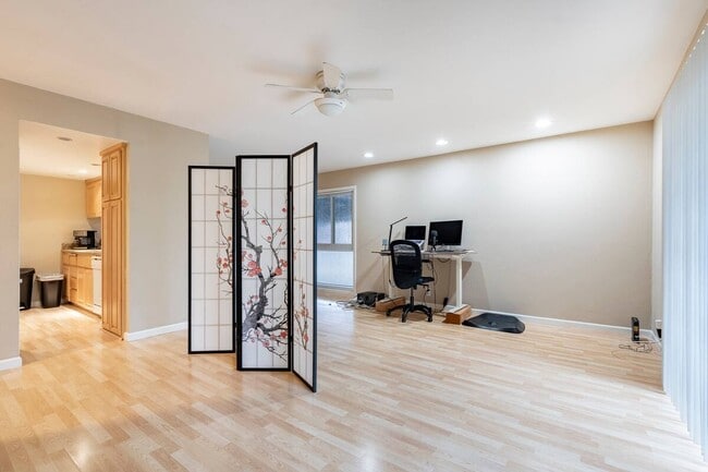 Building Photo - 5488 Roundtree Dr