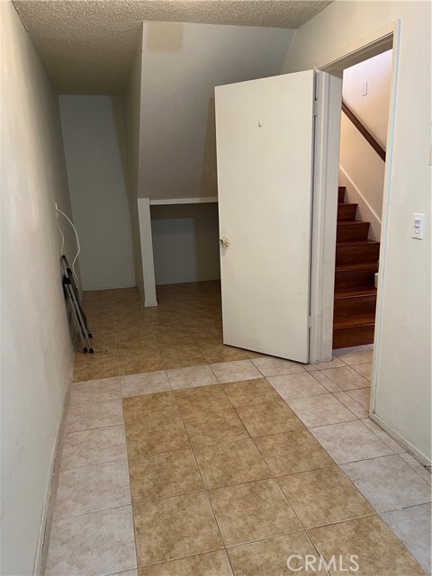 Building Photo - 28129 Ridgethorne Ct