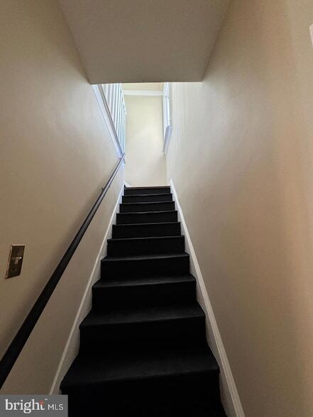 Building Photo - 222 W Union St