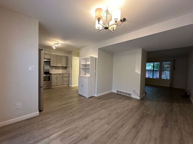 Building Photo - 7105 E Briarwood Dr