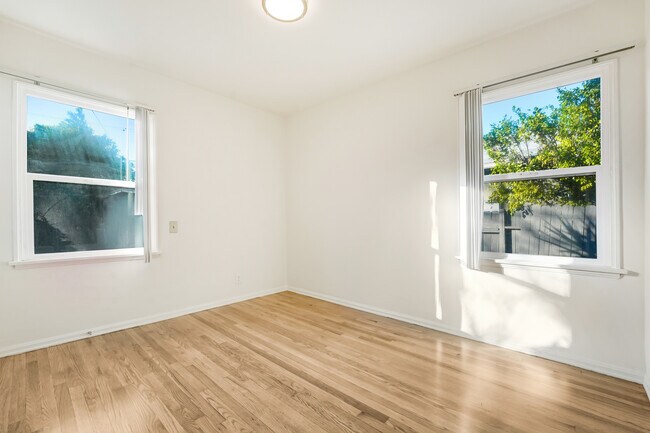 Building Photo - 5107 Enfield Ave