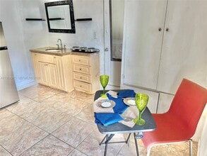 Building Photo - 1822 Cleveland St