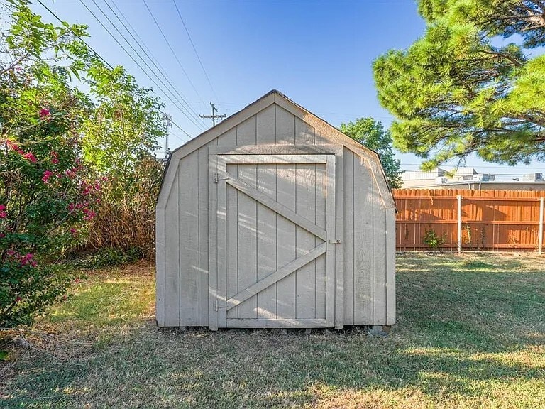 Building Photo - 2001 N McKinley Ave