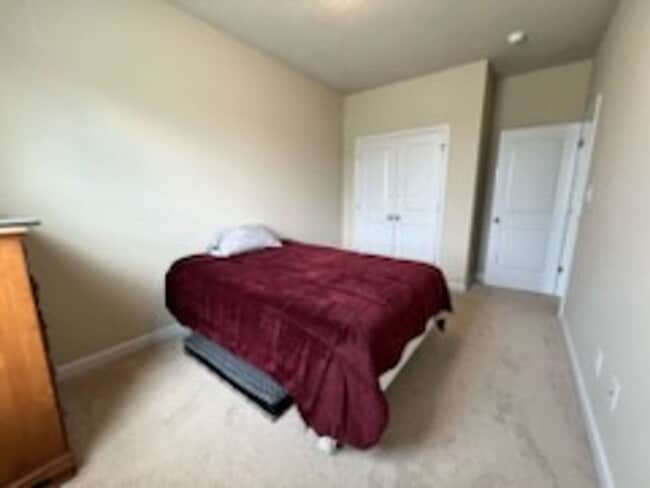 Building Photo - 3 bedroom 2 bathroom townhome in quiet neighborhood