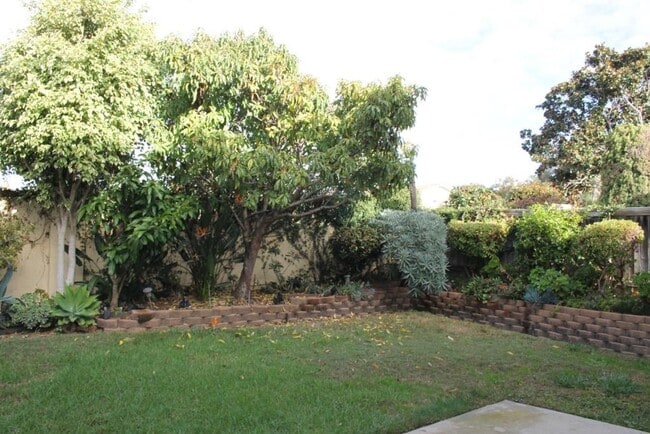 Building Photo - 3Bed/2.5Bath off Poinsettia in Carlsbad!~ ...