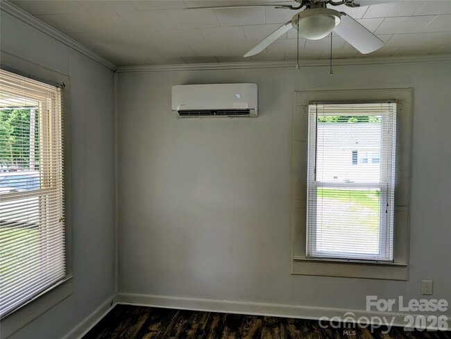 Building Photo - 829 Bristol Dr