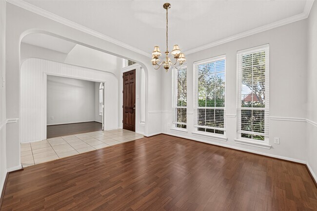 Building Photo - 12110 Laurel Ct