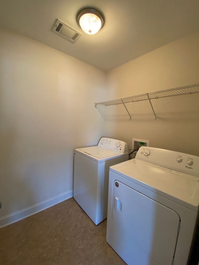 Building Photo - 5BR + # Full Bath Home in The Retreat at B...