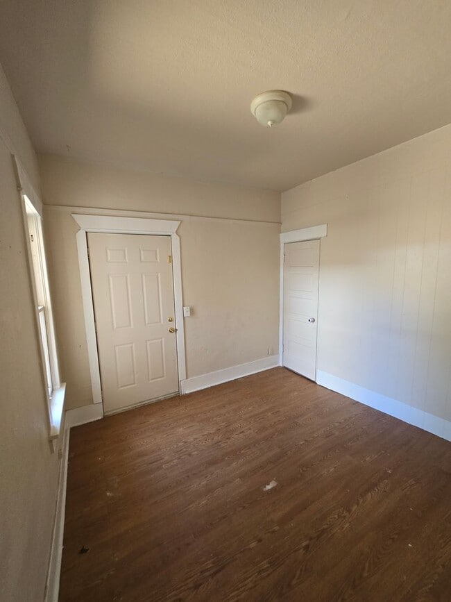 Building Photo - Central Spokane 4 BR/ 1 BA Home