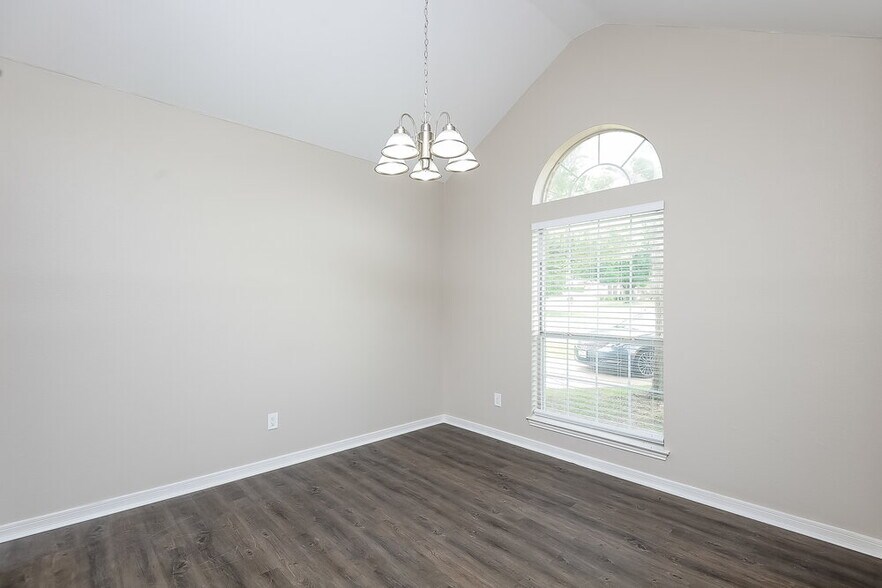 Building Photo - 611 Inglewood Ct