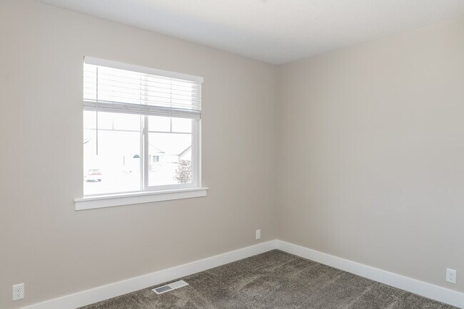 Building Photo - 1009 1050 W