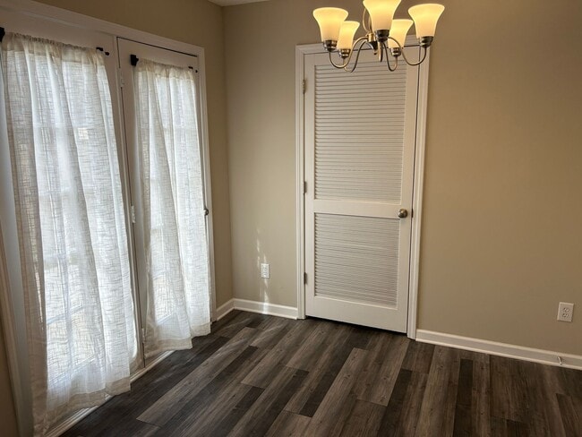 Building Photo - Ready to View! Updated 3/2 Home High Point...