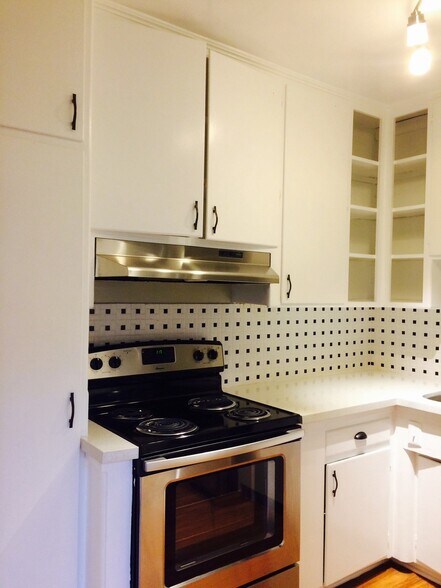 Interior Photo - Cottages D Caroline Atlas