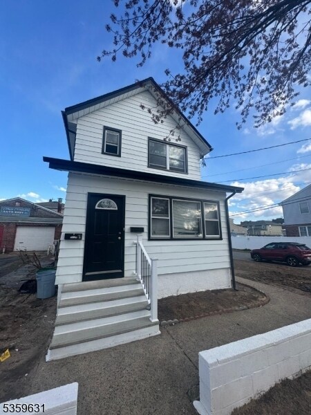 Primary Photo - 282 Green Ave