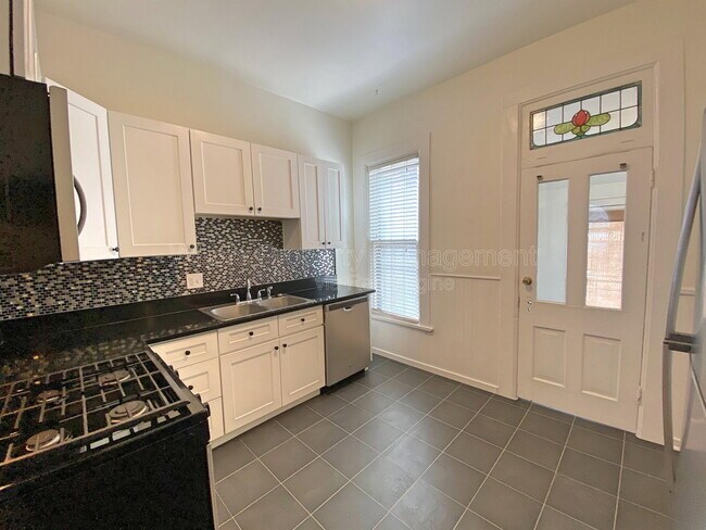 Building Photo - 715 Elati St
