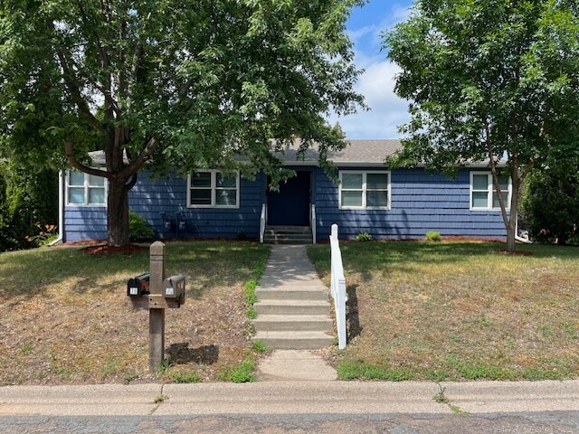 Primary Photo - 77 Logan Ave W