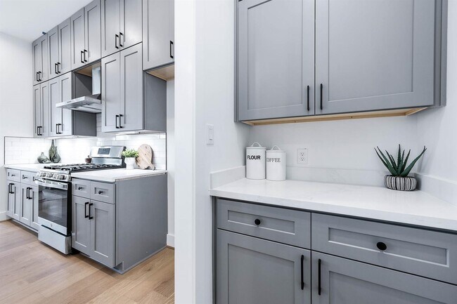 Building Photo - 3805 Coyle St