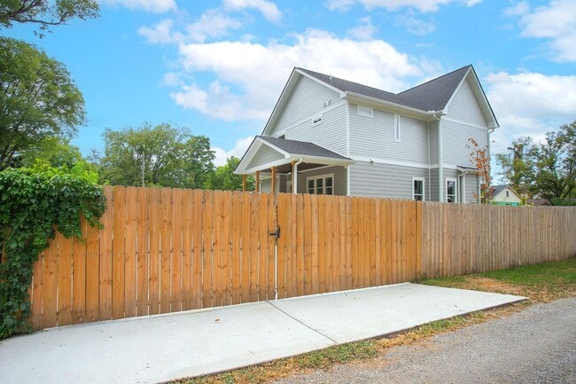 Building Photo - 1611 Century St