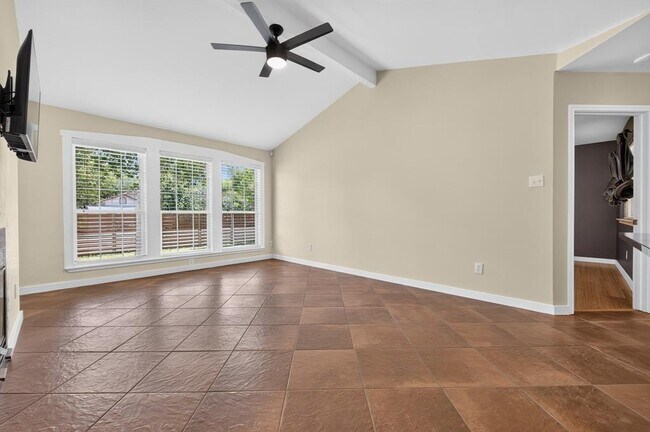 Building Photo - 801 Kavanagh Dr