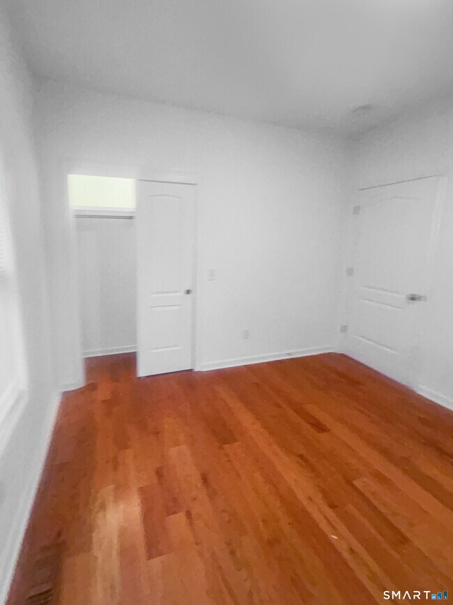 Building Photo - 1042 Iranistan Ave