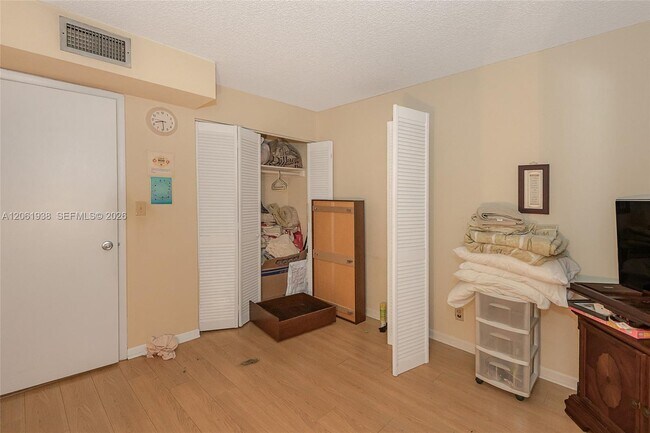 Building Photo - 6768 SW 39th Ct
