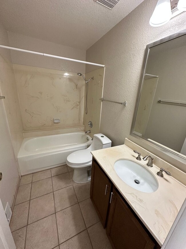Building Photo - 2 Bed 2 Bath W/ 2 Car Garage In Bancroft V...